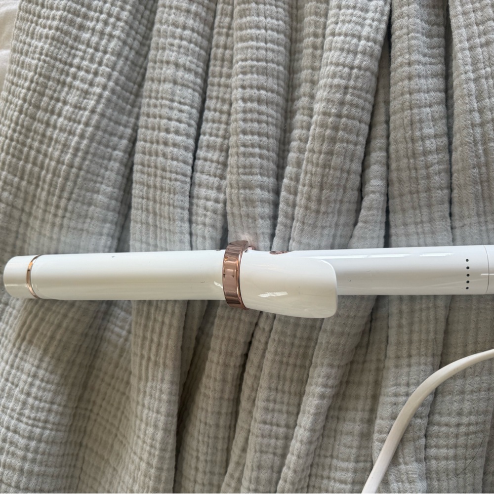 T3 single pass ceramic curling iron. 1.25”